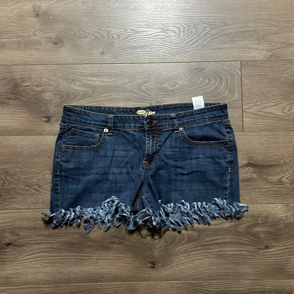 Old navy shorts - Picture 1 of 3